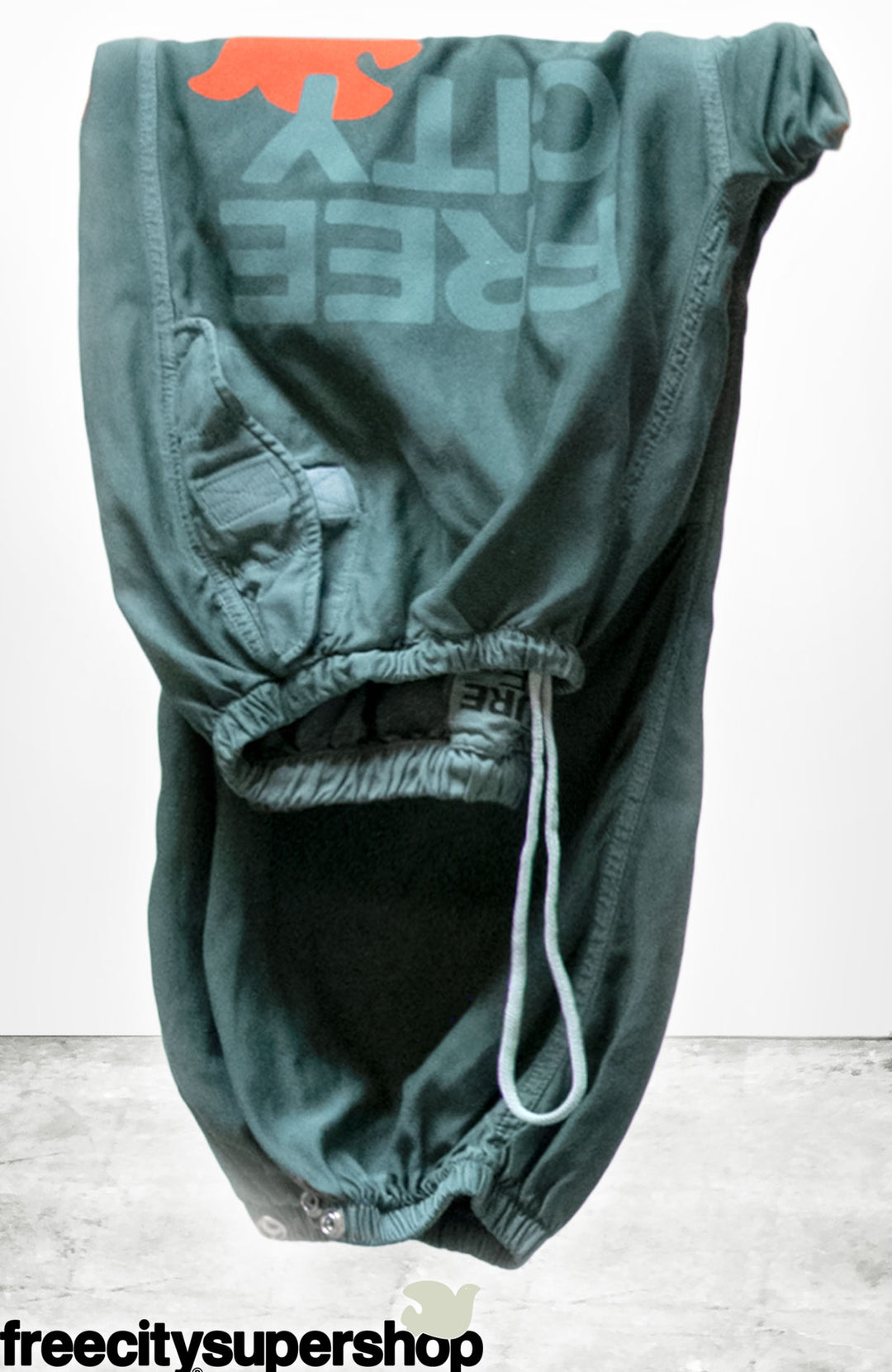 FLAP/SNAP FREECITY MATTE/SATIN AIRJUMP PANT - surplus powder