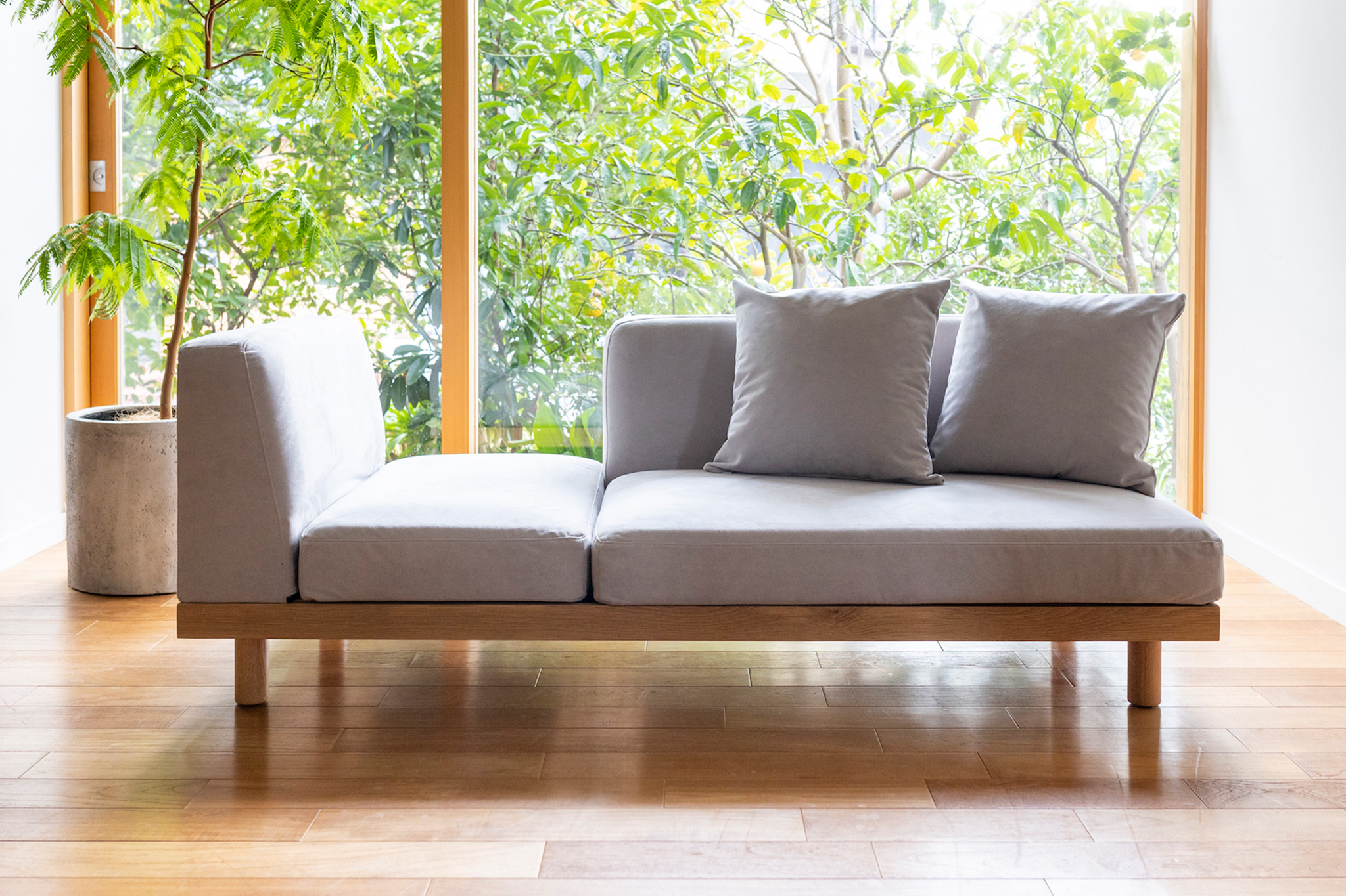 さえぎらないソファ - オーナーとペットの境界のない暮らしを、ソファ