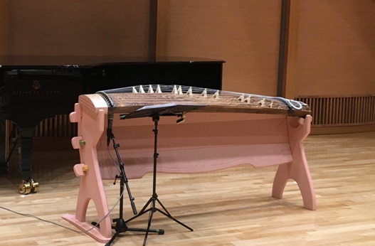 アクティブに箏を弾くスタイル。立奏台について、その2。 | 箏・十七
