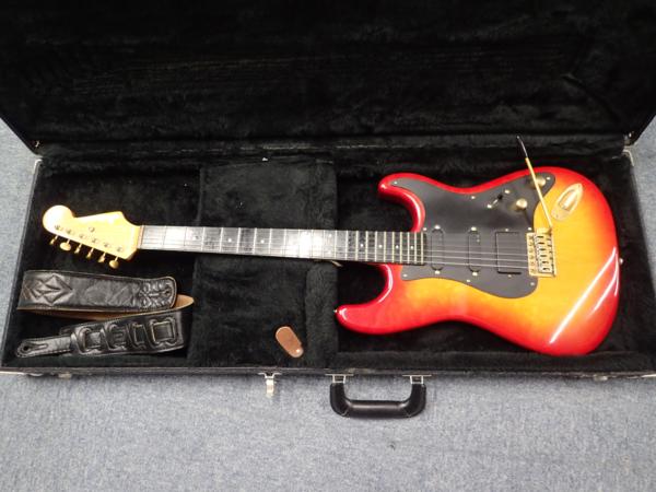 高額買取実施中!!】Moon Guitars PGM製 Steve Lukather 風 ストラト