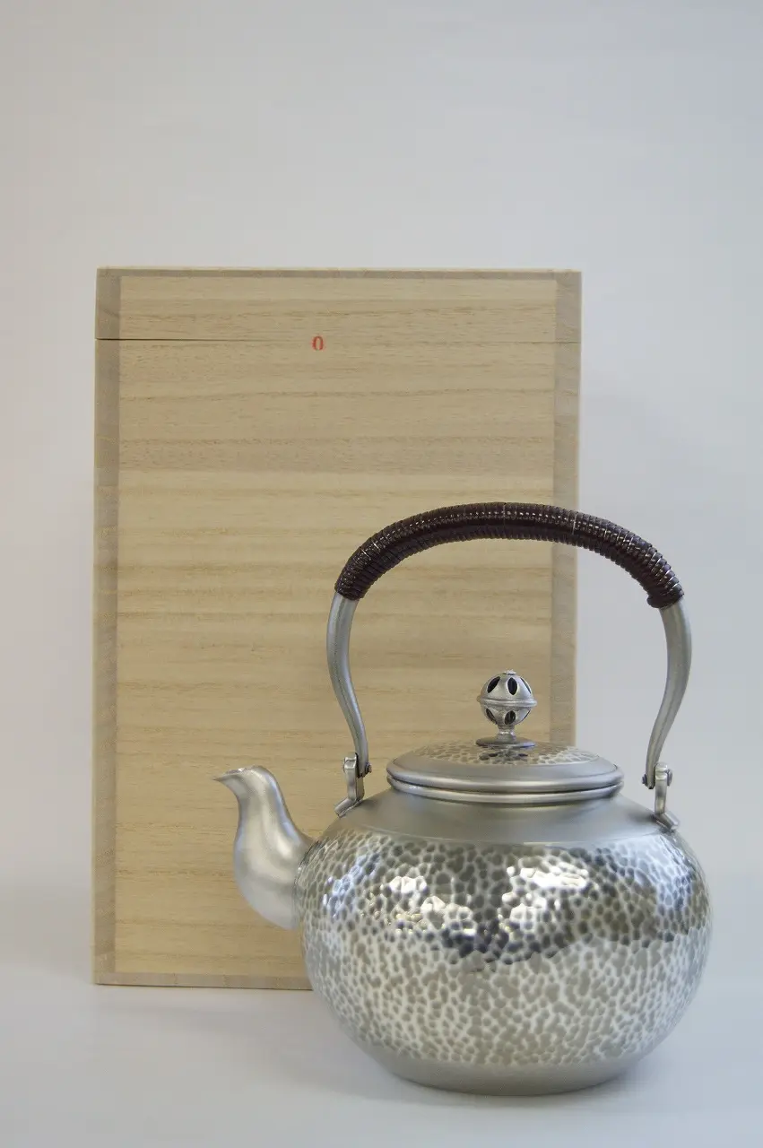 銀製 湯沸(槌目) 4寸/5寸 ｜ 内藤銀器製作所
