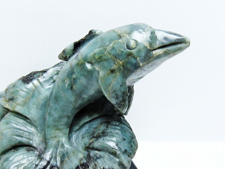 1.1Kgパワーストーン 天然石 エメラルド 手彫り イルカ 置物[T583-1183]