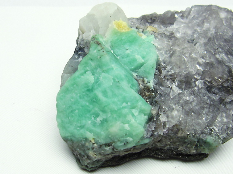 エメラルド原石[T672-1008]