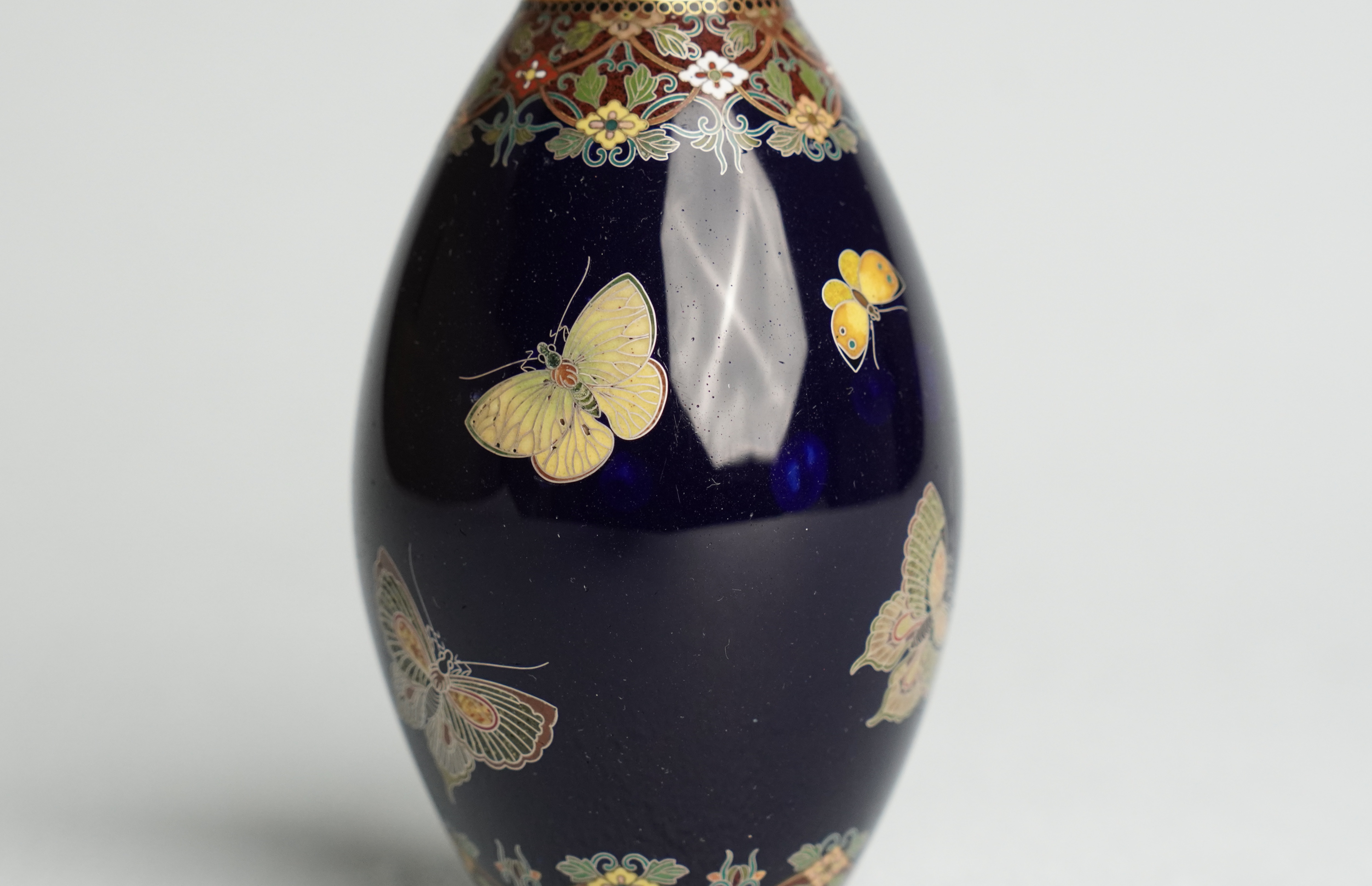 並河靖之 有線七宝 蝶図 蓋壺 #2 作品の見どころ銀座真生堂メディア