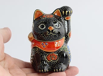 和陶房 ミニ招き猫（黒盛）｜九谷焼のうつわ｜和食器通販 じろや
