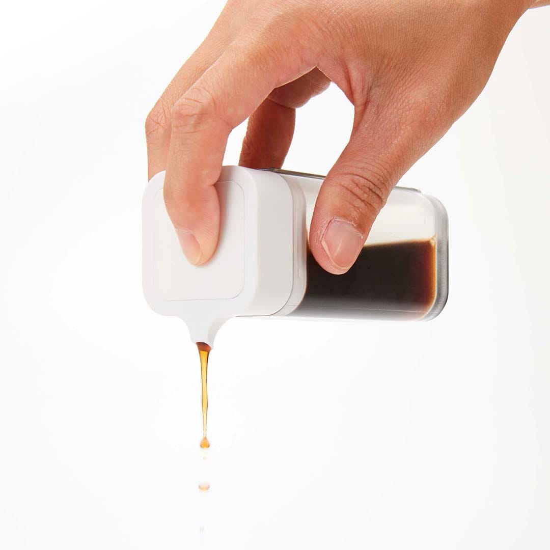 tower】マグネットプッシュ式醤油差し ホワイト｜浮かせる収納