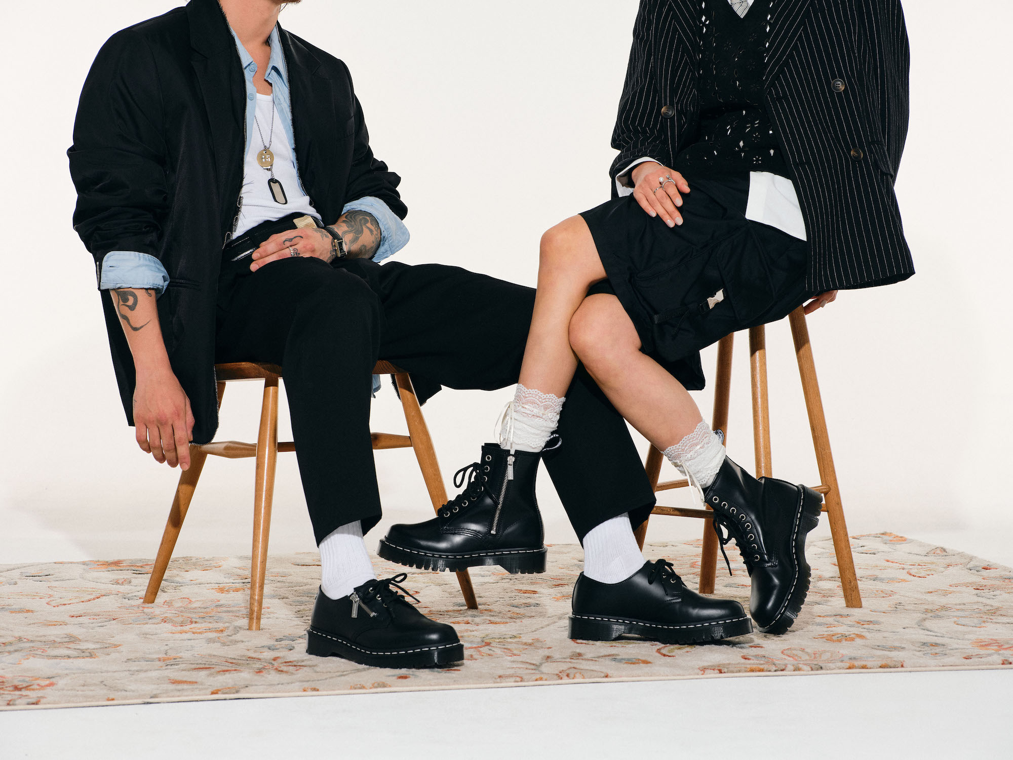 この春履きたい、白いステッチが映えるDr.Martensのシューズ