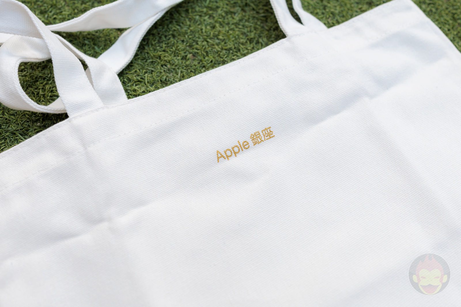 写真で見るApple銀座のオープン記念ノベルティ。トートバッグなど3点