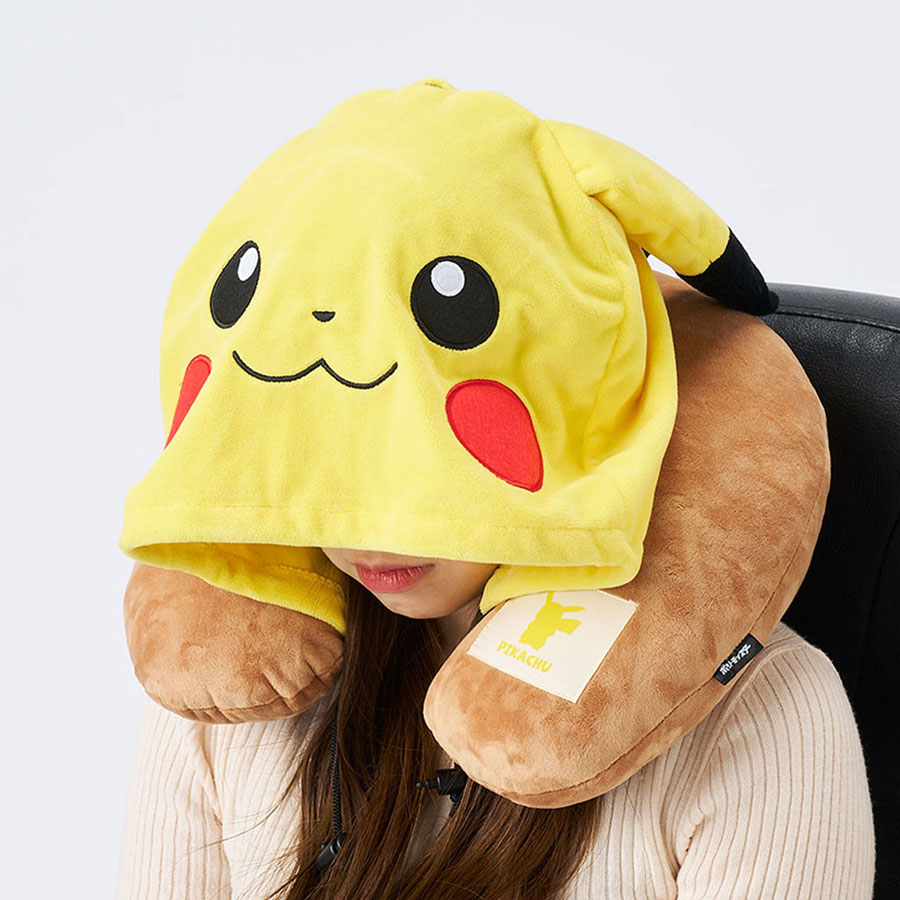 ポケモン フード付ネックピロー｜ピカチュウ | トラベルグッズgowell
