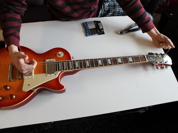 エピフォン レスポールギターの弦の交換 - iFixit 修理ガイド