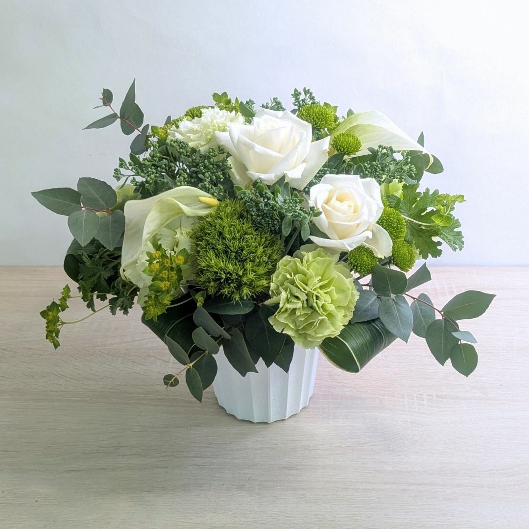 白グリーンのお花・プレゼント】アレンジメント「みどり」 おしゃれな