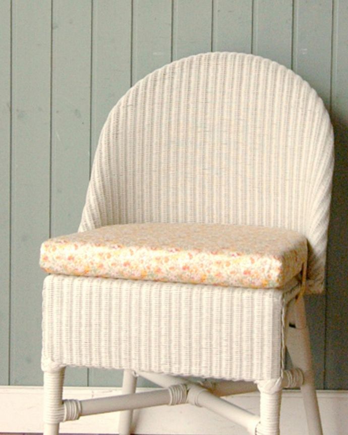 ロイドルームの椅子、8色から選べるHandleオリジナルのロイドルーム