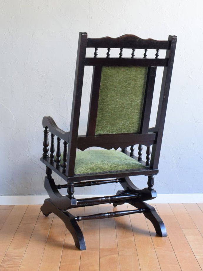 とってもめずらしいアンティークの揺り椅子、イギリスから届いた
