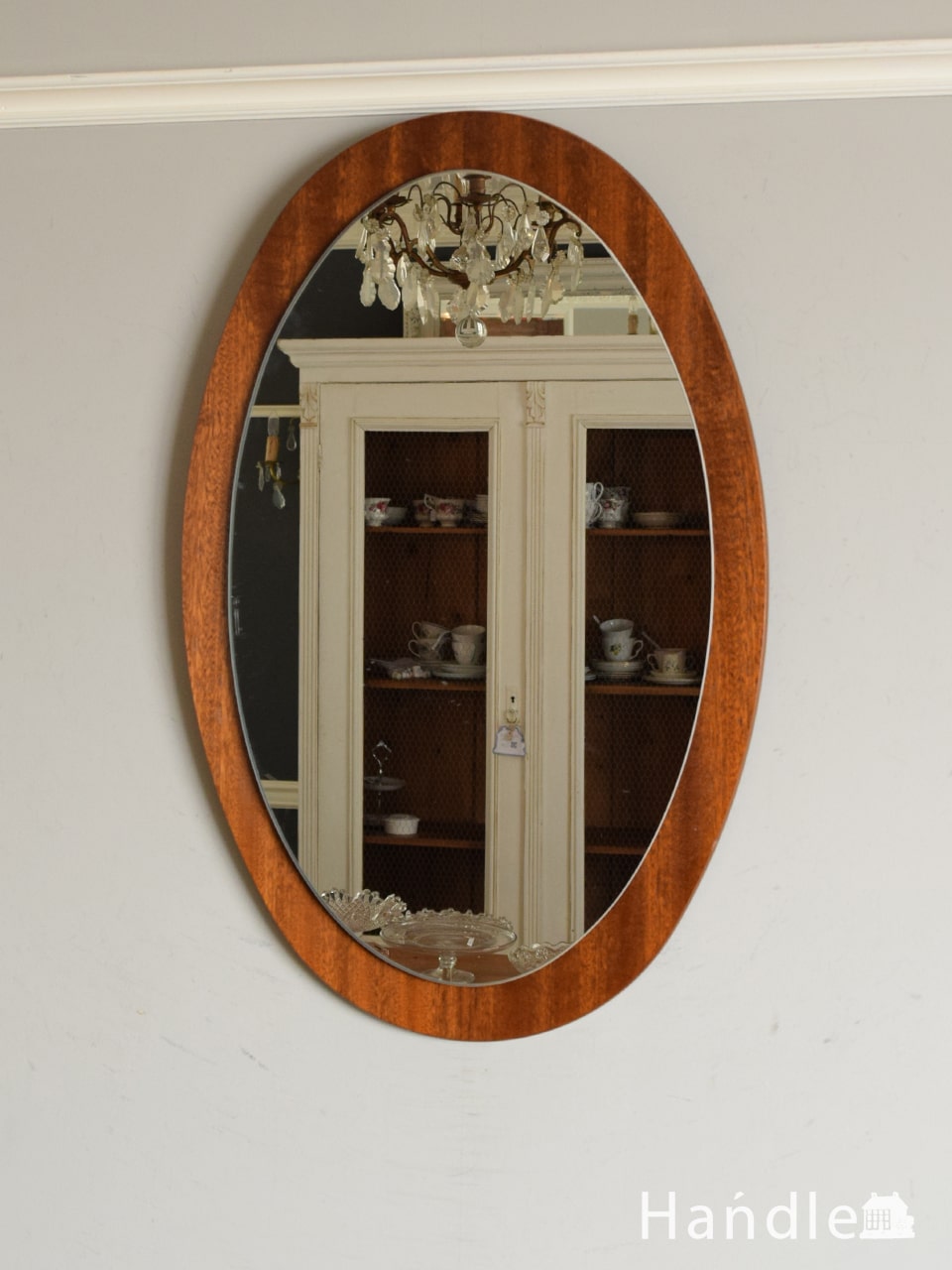 イギリスで見つけた北欧スタイルのおしゃれなミラー、オーバル型の