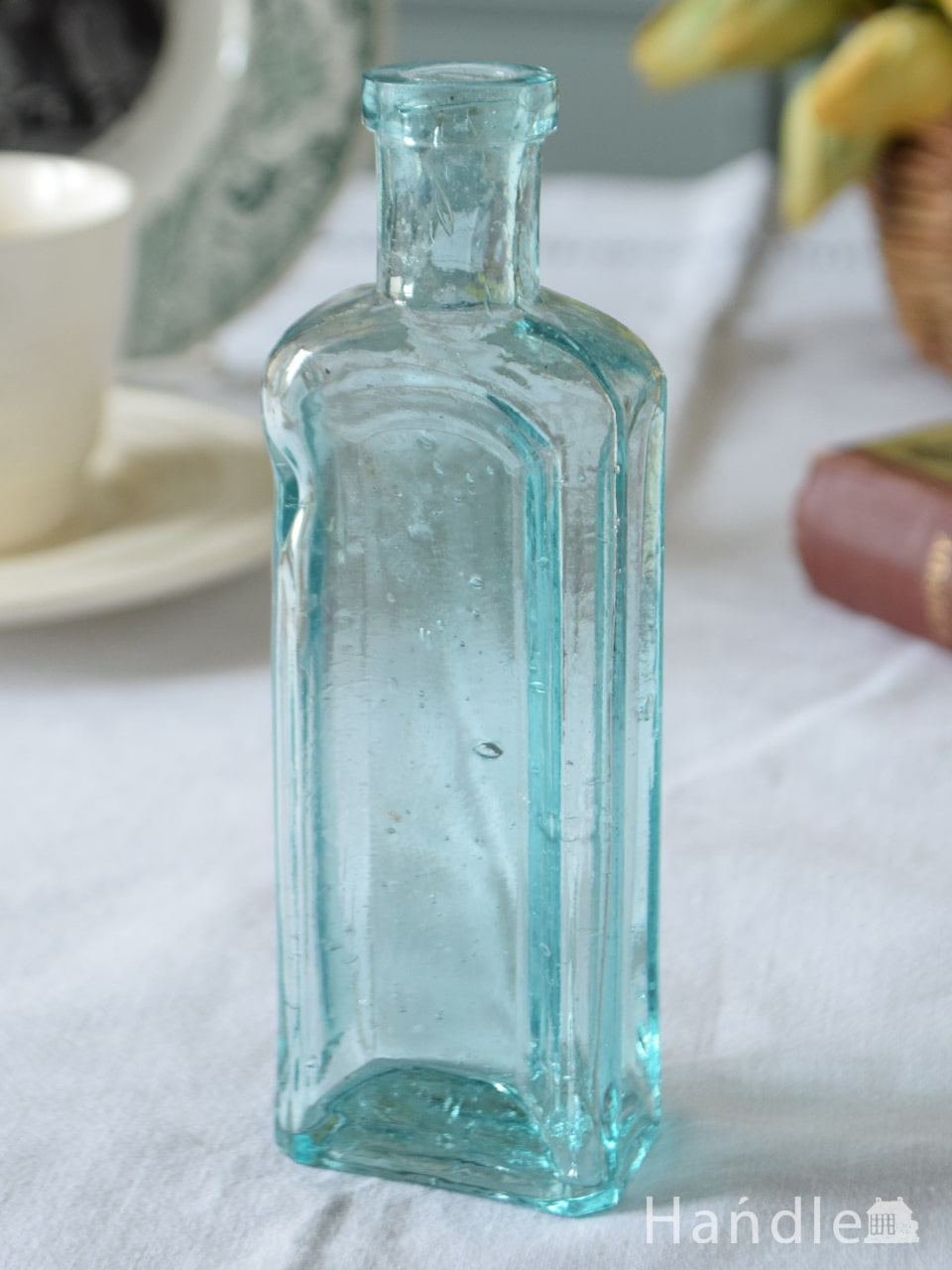アンティークのおしゃれなガラスボトル、気泡がたっぷり入った可愛い
