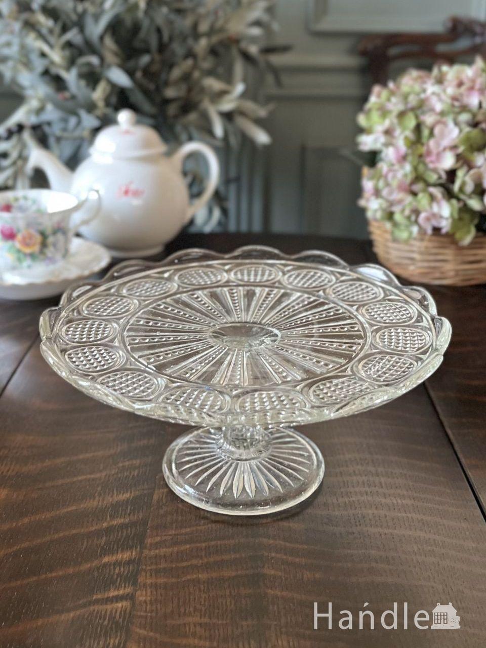 英国のアンティーク陶磁器、ロイヤルアルバート社の3段ケーキスタンド