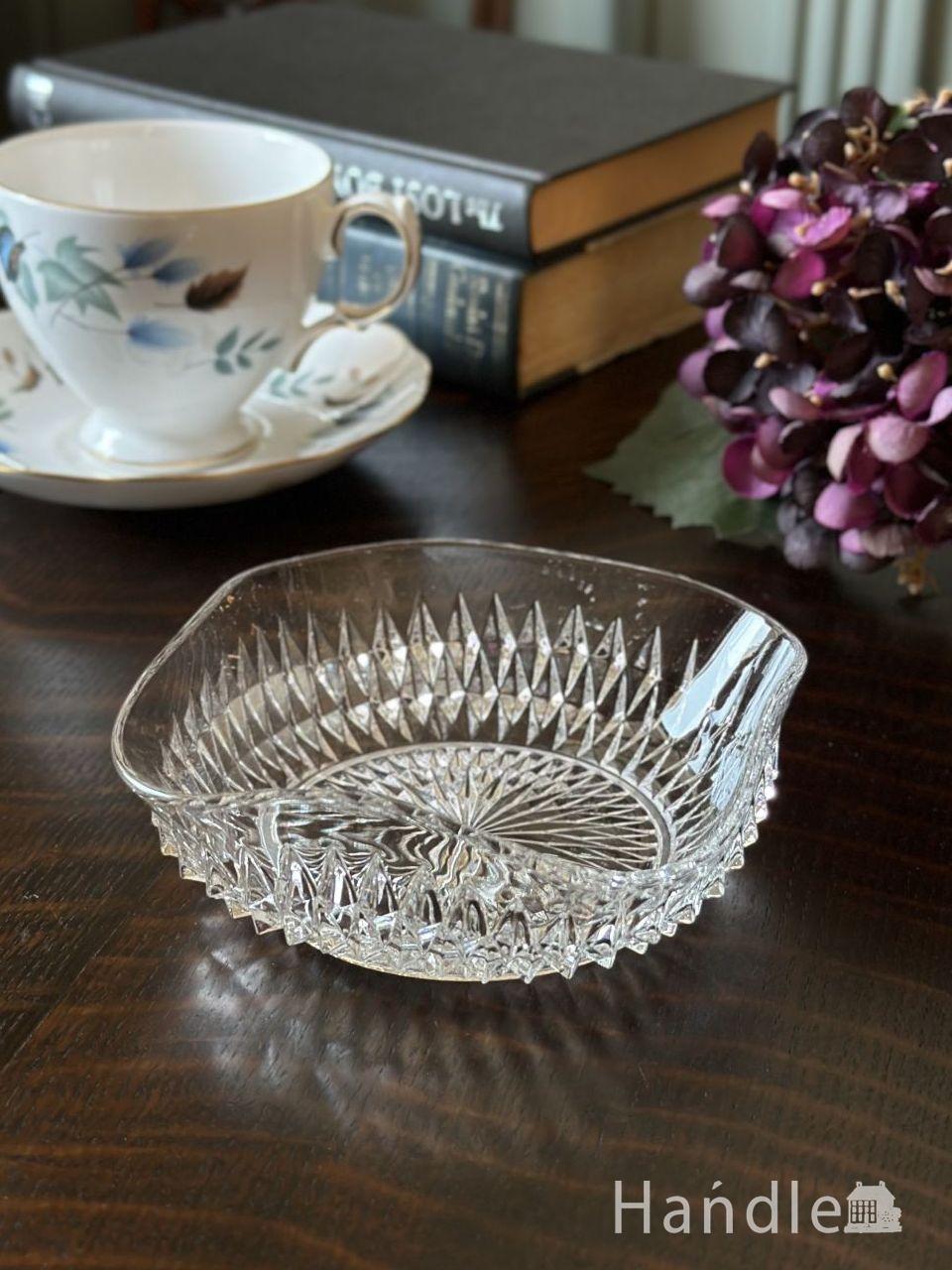 ディプレッショングラスのガラスボウル、エッチングが美しいエレガント