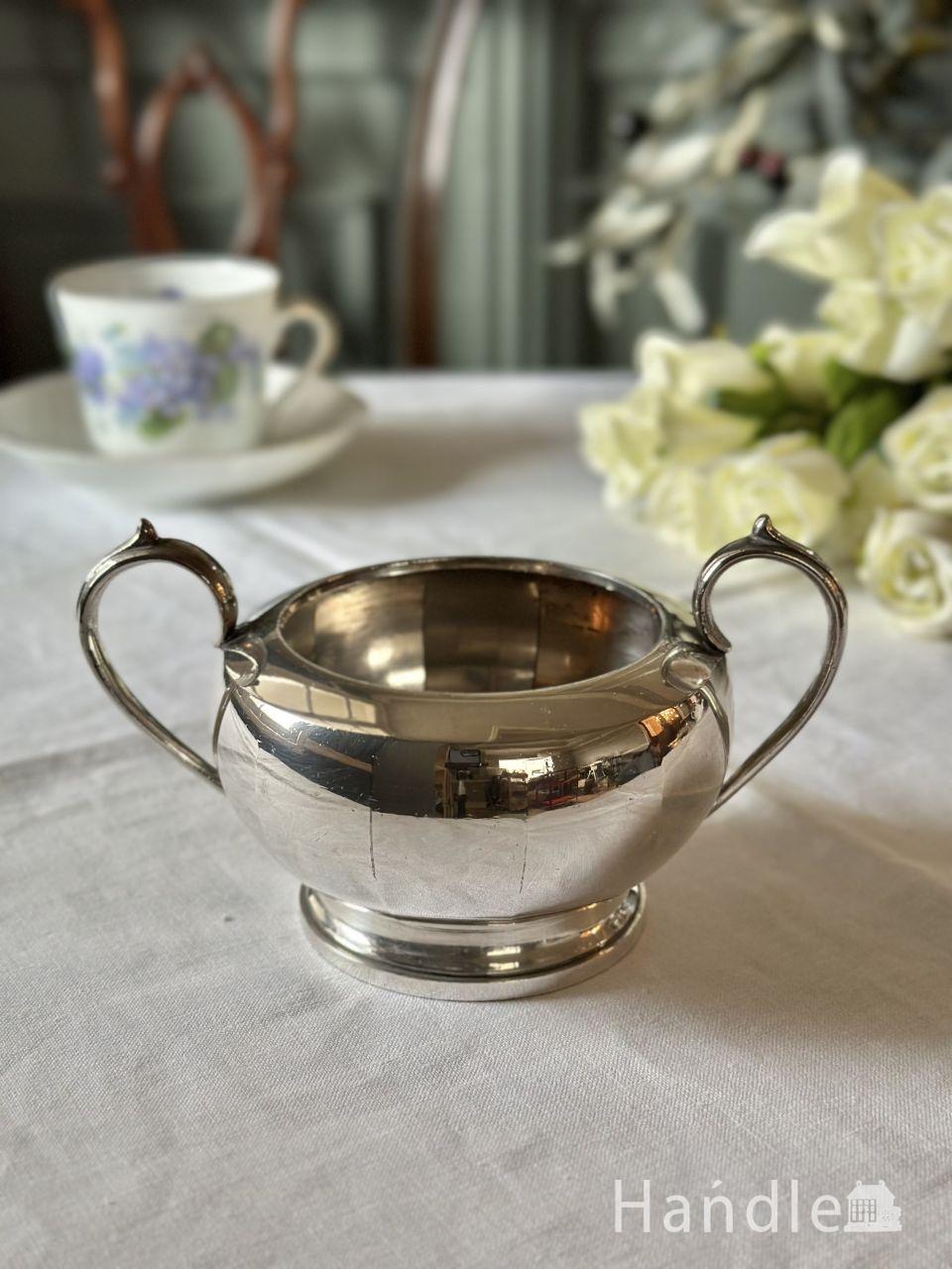 英国アンティークシルバープレートの食器、ダブルハンドルの持ち手付き
