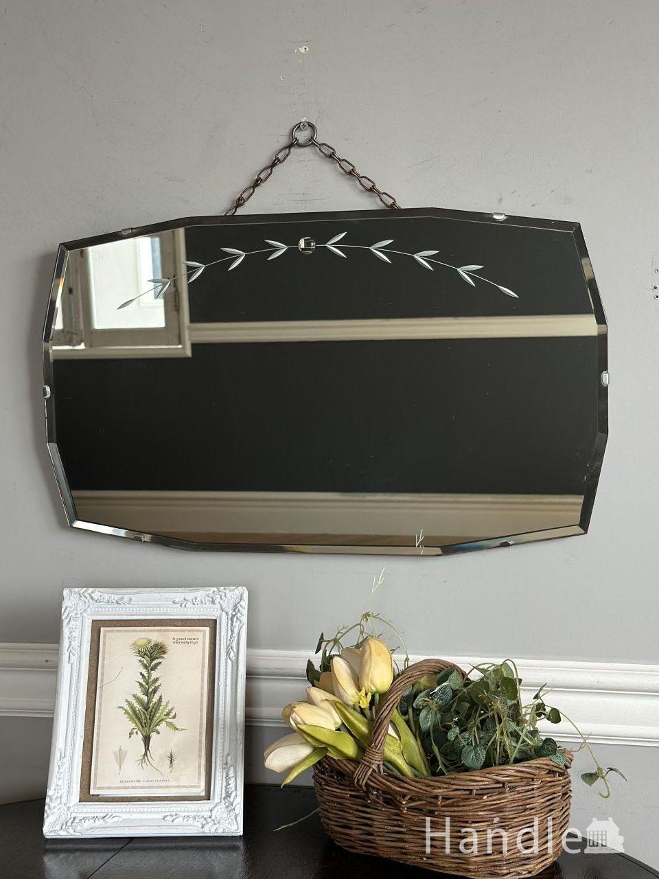 葉っぱのモチーフが入った美しい壁掛け鏡、アンティークのカッティング