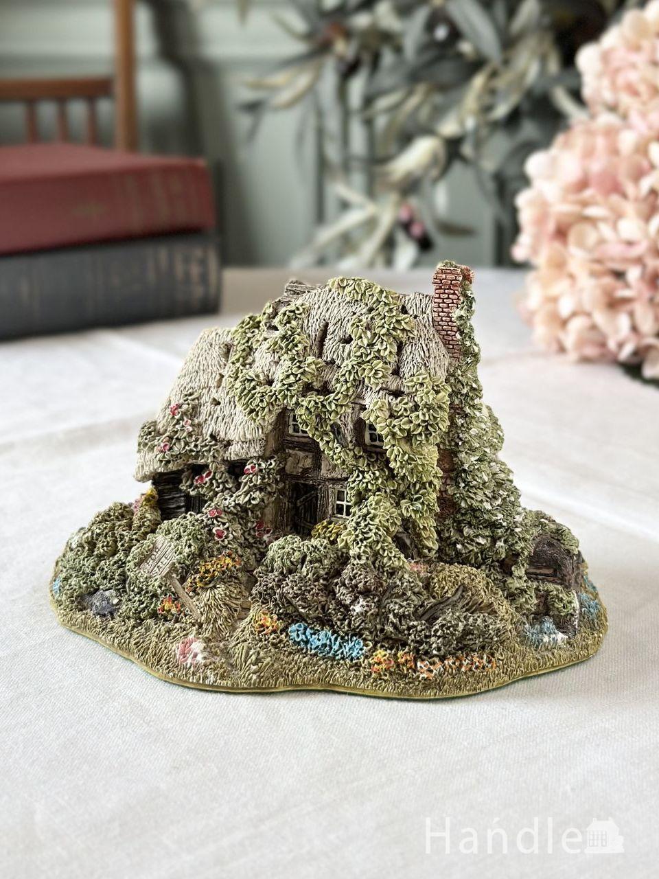 ロイヤルドルトンの陶磁器の人形、アンティークのフィギュリン（Sweet