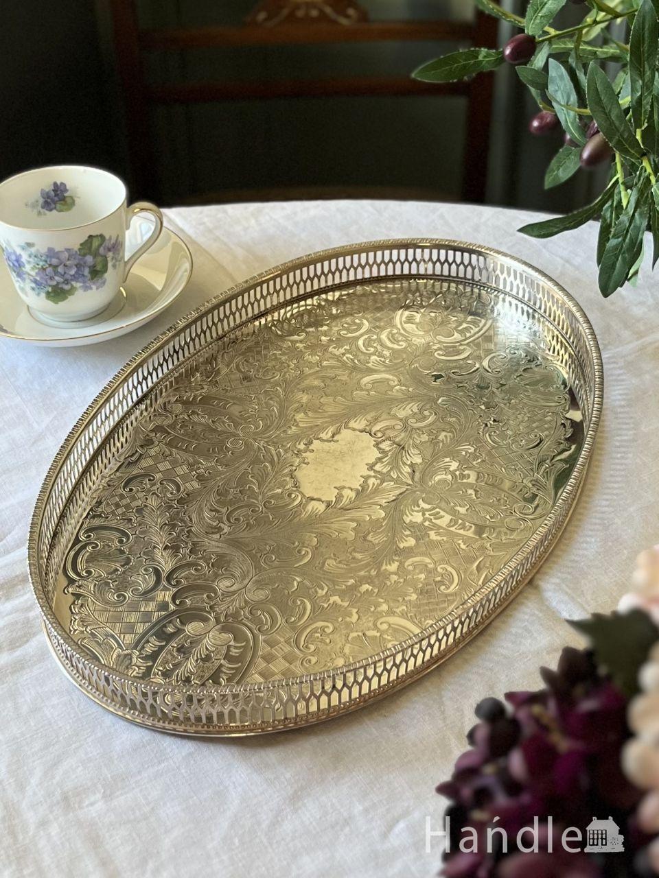 イギリスから届いたアンティークのトレイ、透かし彫りが美しい木製の