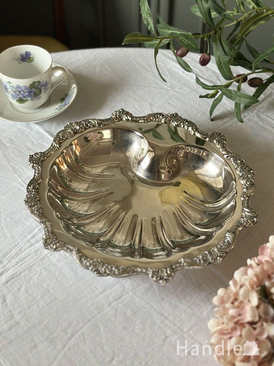 イギリスから届いた美しいシルバーのお盆、透かし彫りが入った