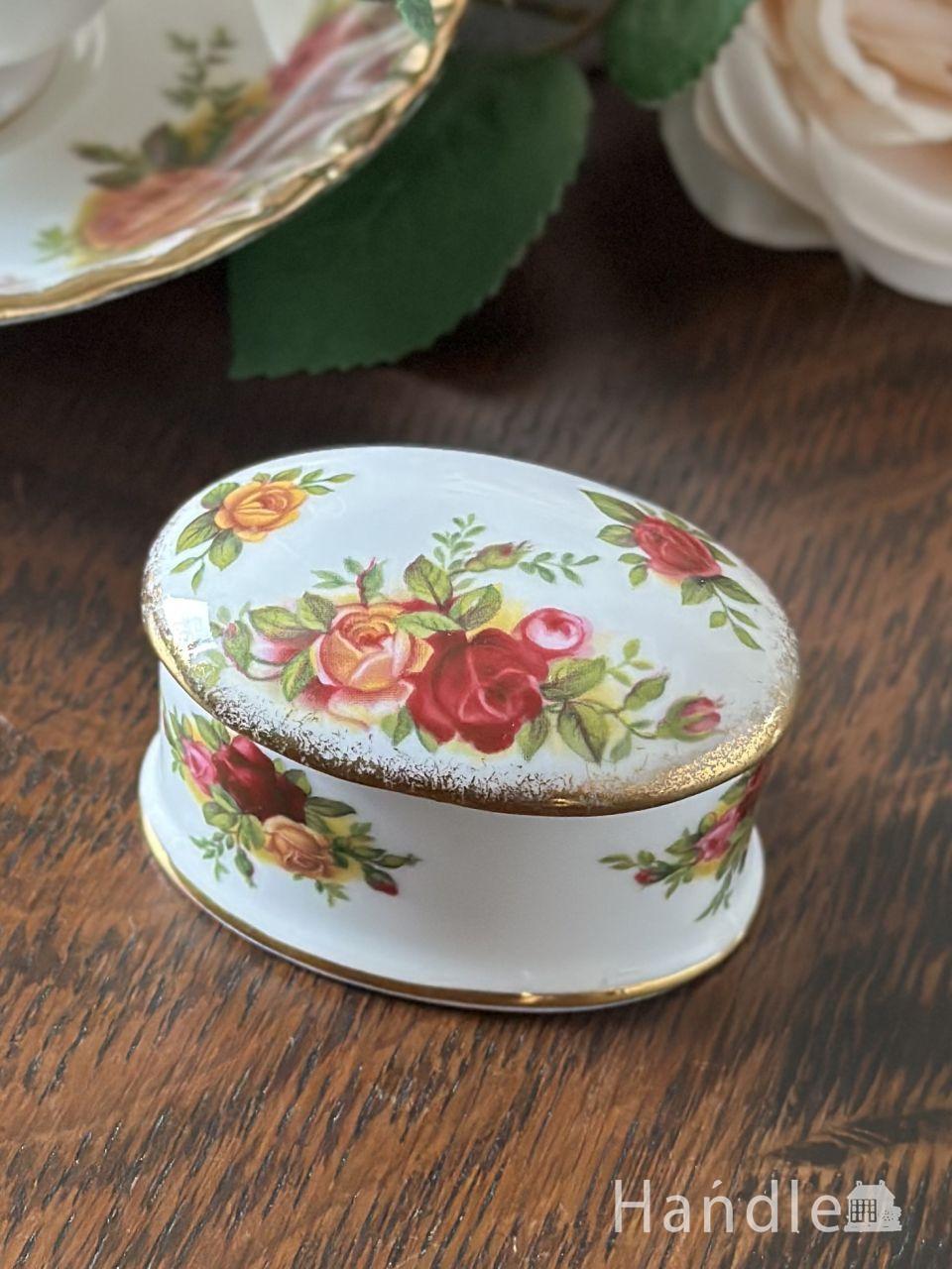 アンティークのガラス雑貨、可愛らしいバターディッシュ（バターケース