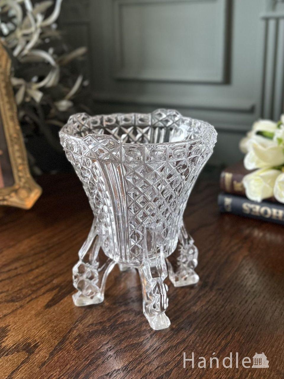 英国アンティークガラスの美しい花びん、足つきのおしゃれなフラワー