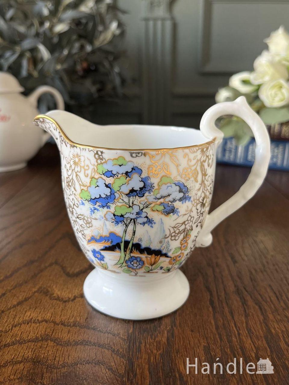 チンツ柄の青いお花が描かれた、キラキラ輝くアンティークのミルク