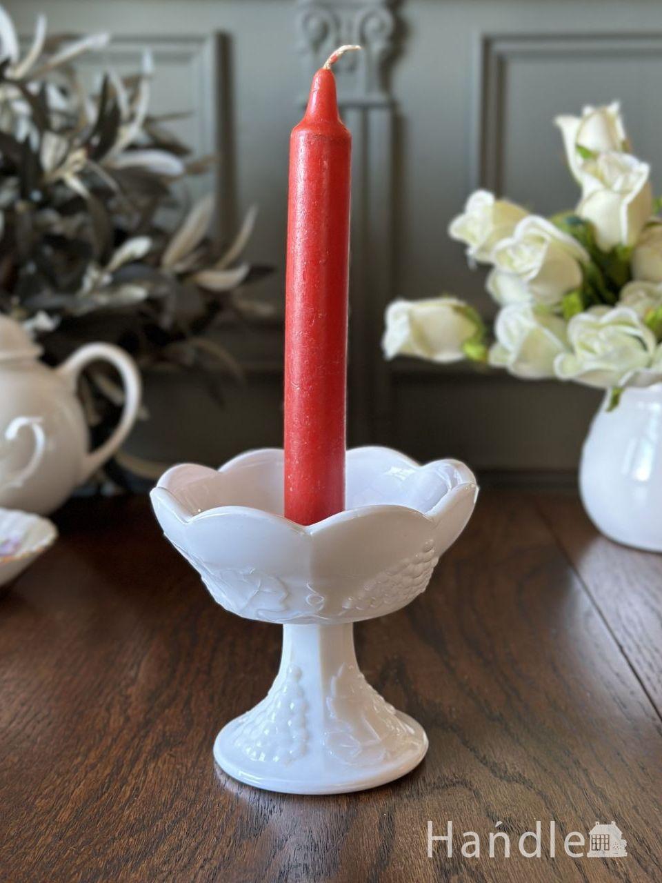 イギリスから届いたアンティークミルクガラスの燭台、脚付きの可愛い