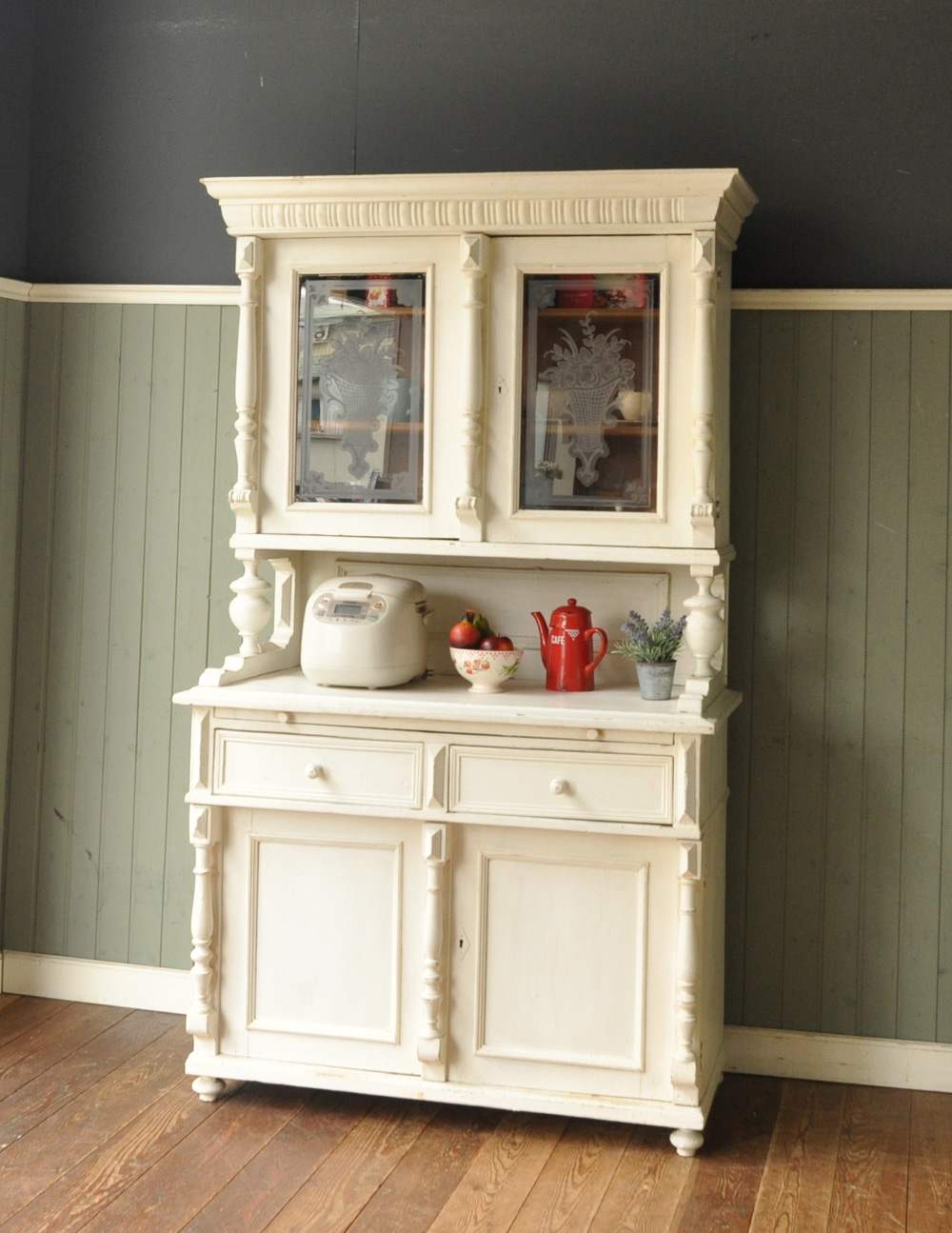 アンティークのフレンチ家具、ホワイトペイントのカップボード（食器棚