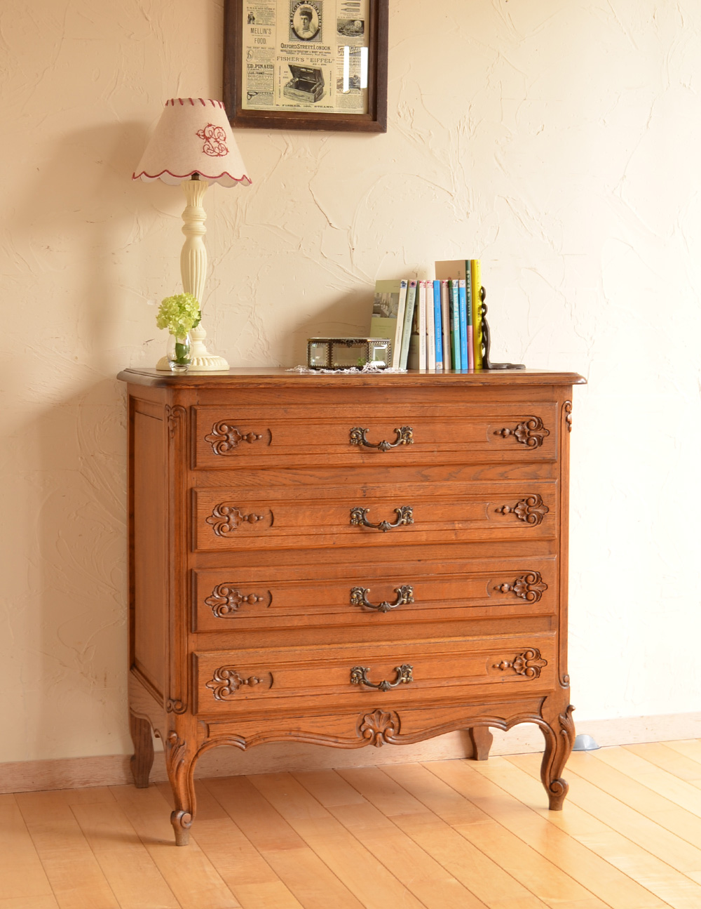 南仏プロバンスのアンティーク家具、彫がキレイな4段チェスト(j-1585