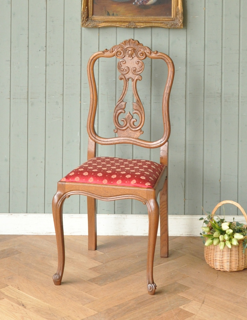 豪華なフレンチインテリア、食卓を彩るアンティークダイニングチェア(j