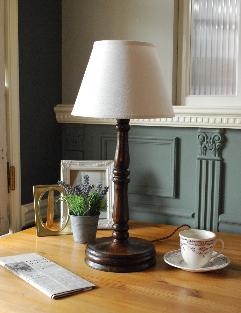 英国インテリアのアンティーク照明、オーク材のテーブルランプ(k-1407