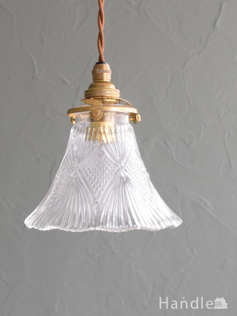 ストライプ模様✕ダイヤカットの型押しがおしゃれなガラスシェードの