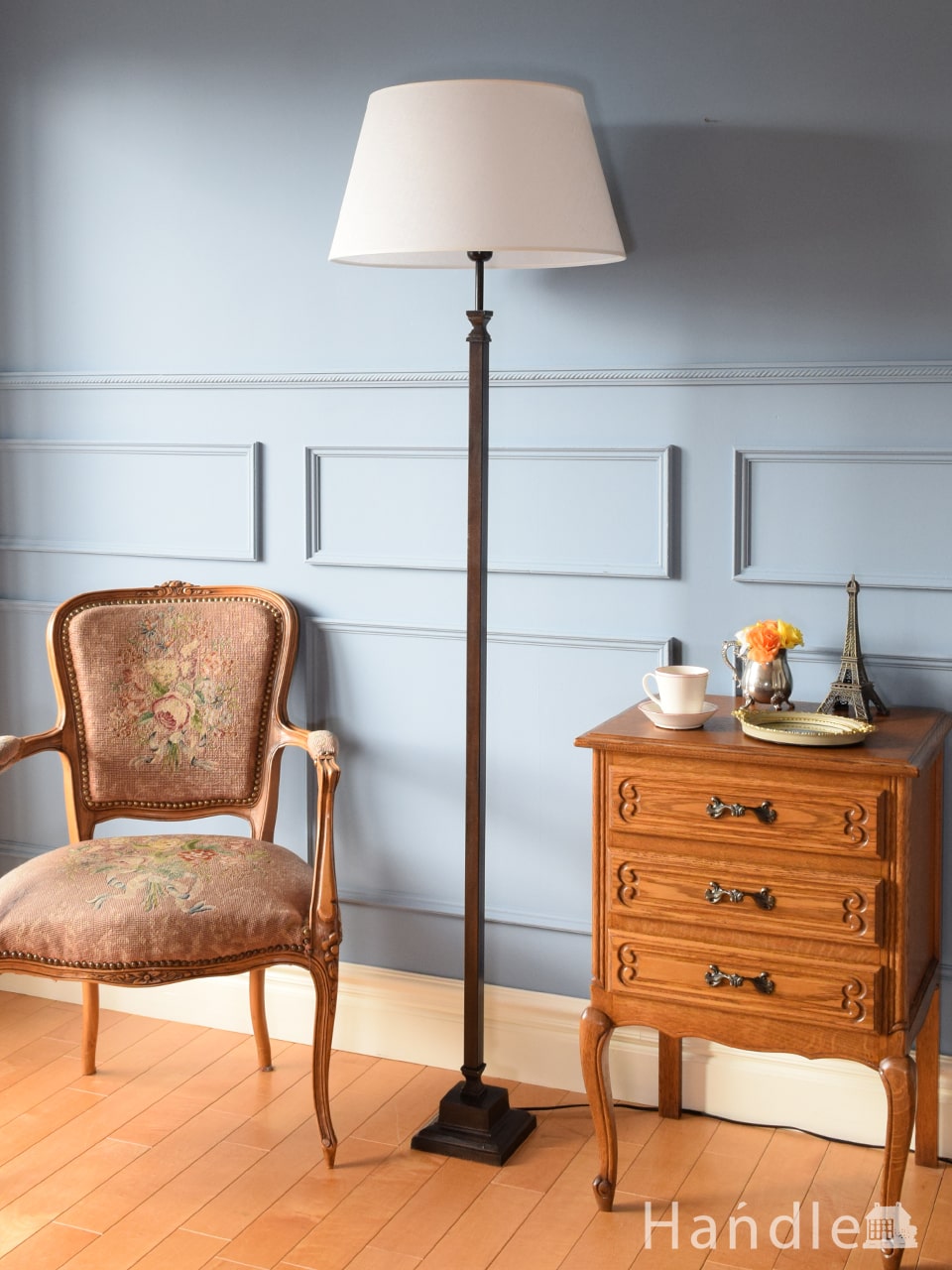 木製スタンド×布シェードがお洒落な北欧スタイルのフロアライト（IV