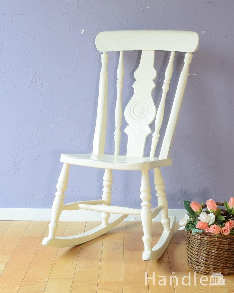 グリーンの革張りアンティークソファ、ゆらゆら揺れるロッキングチェア