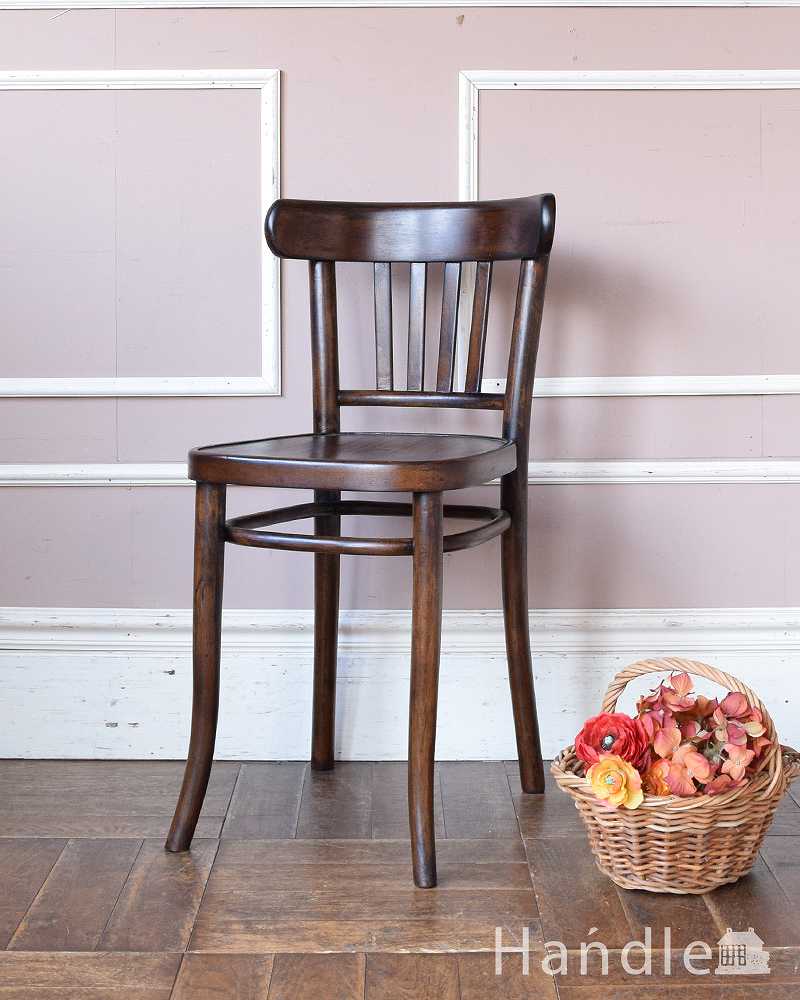 曲げ木の背もたれや長い脚が美しい、英国アンティークのベントウッド
