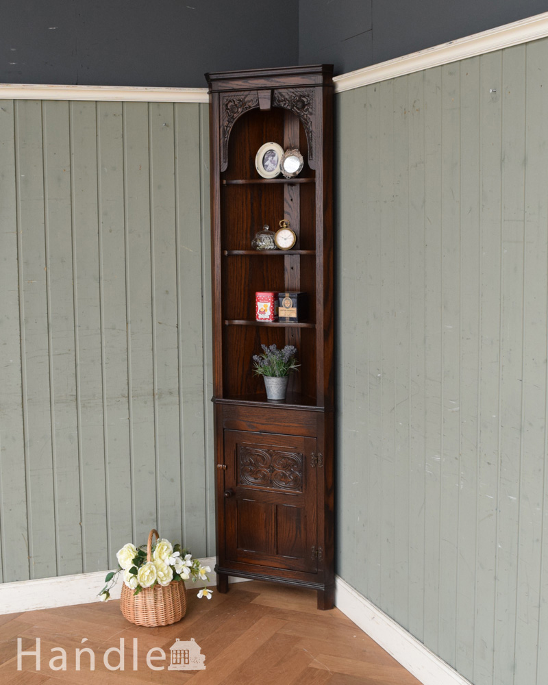 英国アンティーク家具、角に置けるコーナーカップボード（シェルフ）(q