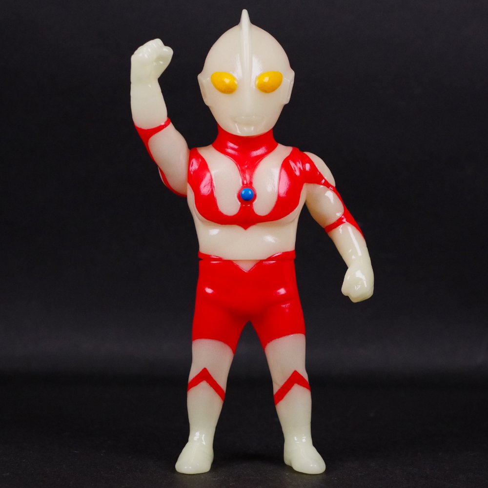3月30日(土)より販売開始】【MAXTOY】ウルトラマン(蓄光