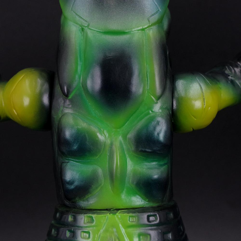 4月26日(土)より販売開始】【マルサン】バルタン星人五代目350 怖れ