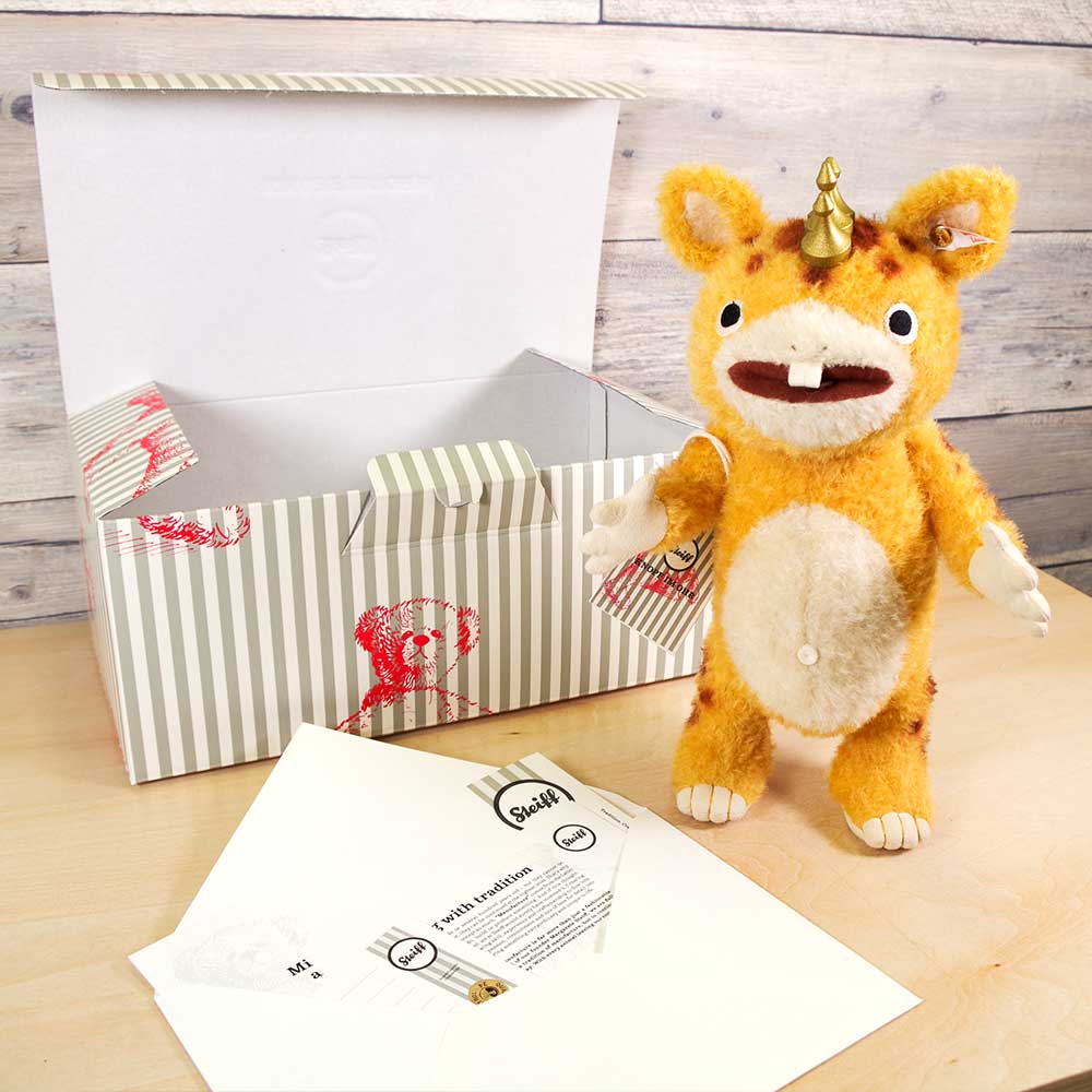 創業140周年を迎えたシュタイフ渾身の『快獣ブースカ』ぬいぐるみ