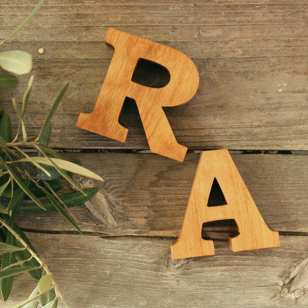 アルファベットオブジェ・無垢材・自立タイプ・Sサイズ(高さ約6.5cm基準)