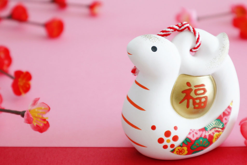 2025年の干支は巳年（へびどし）！基礎知識や年齢早見表などまとめ