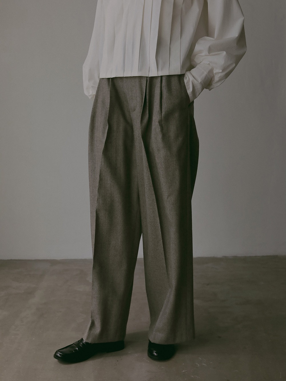 サキソニータックパンツ | Pants | HER. Online Store