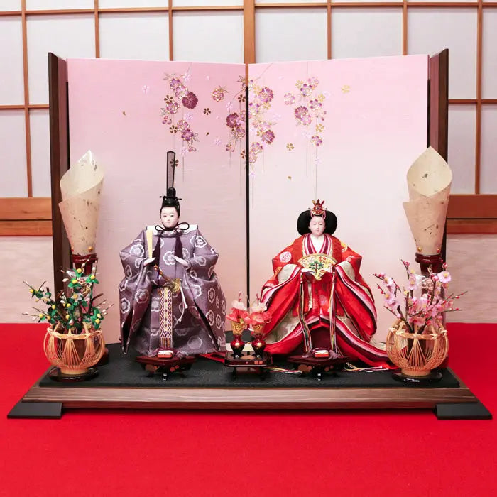 遊びに来た人にも自慢できる。立ち雛人形が鮮やかで良い見栄え【ちり雛