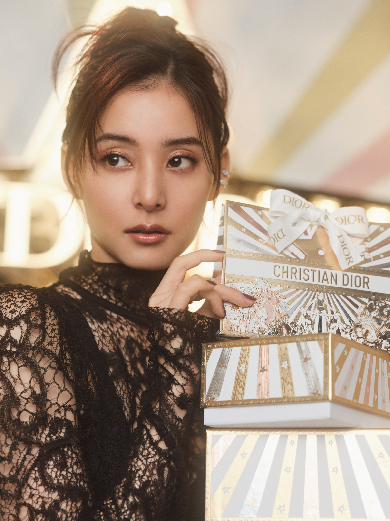 ディオール」2025のホリデーコレクションは、輝きとサプライズに満ちた