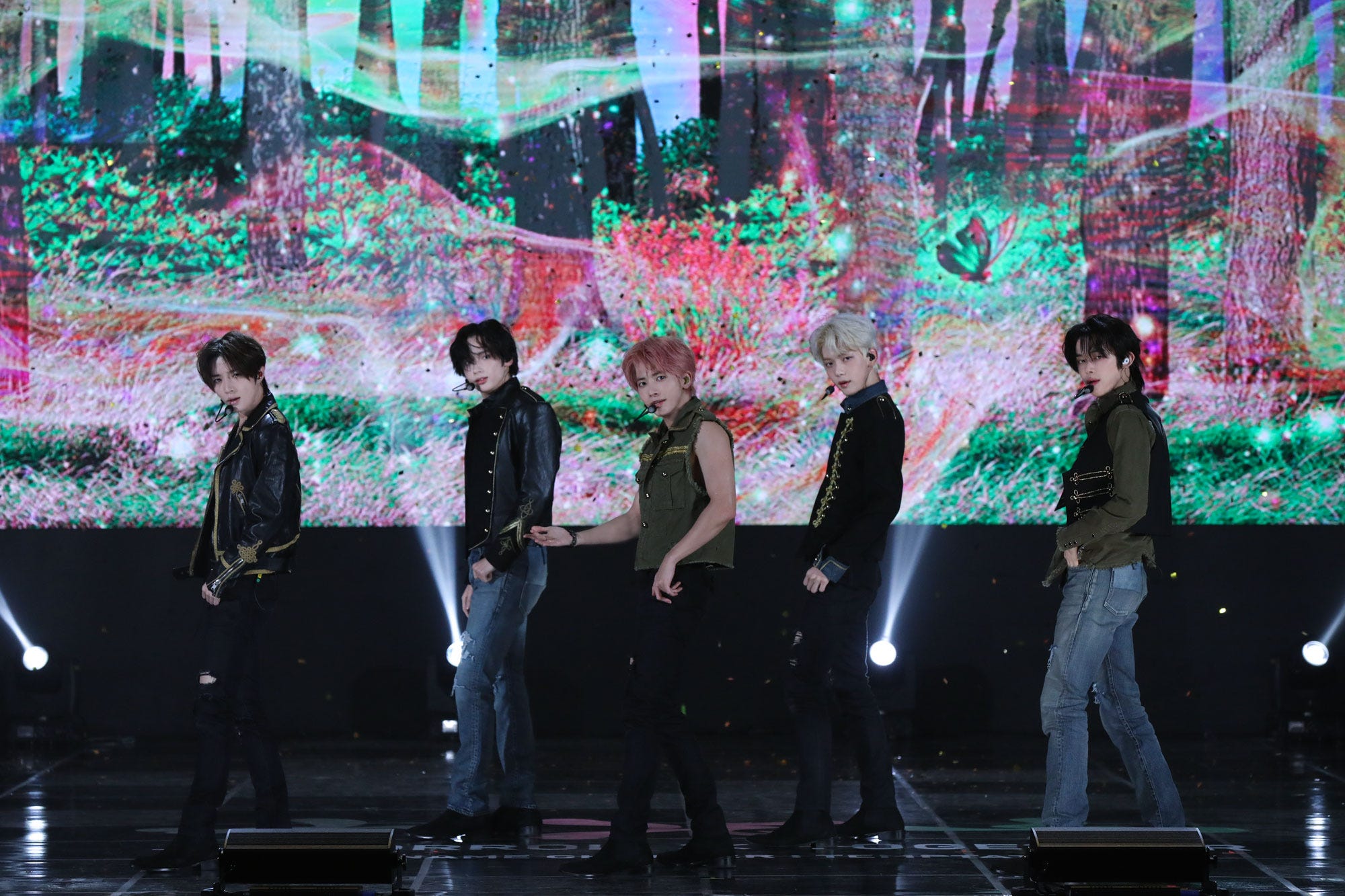 TXTが9か月ぶりにカムバック！ 新曲を披露したメディアショーケースを