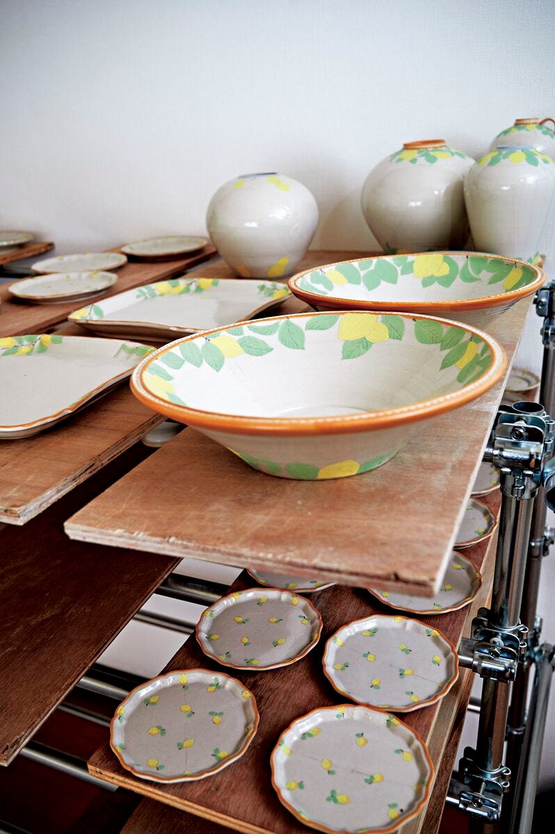 スタッフ皆で食卓を囲む。陶芸家・阿部慎太朗さんのまかないごはん