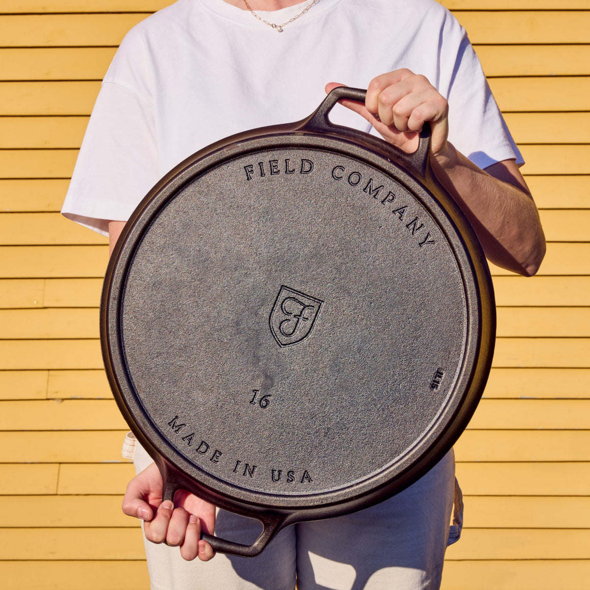 Field Company No.16, 16 ¾”-Inches Double-Handled Cast Iron Skillet